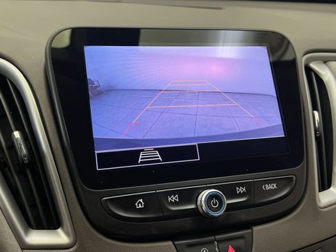 Used 2022 Chevrolet Malibu LT FWD image 18