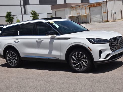 New 2026 Lincoln Aviator AWD image 4