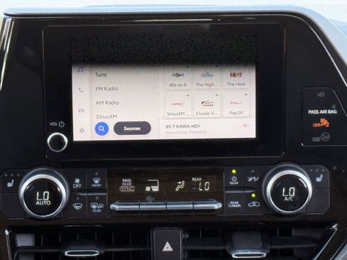 Used 2023 Toyota Highlander XLE image 13