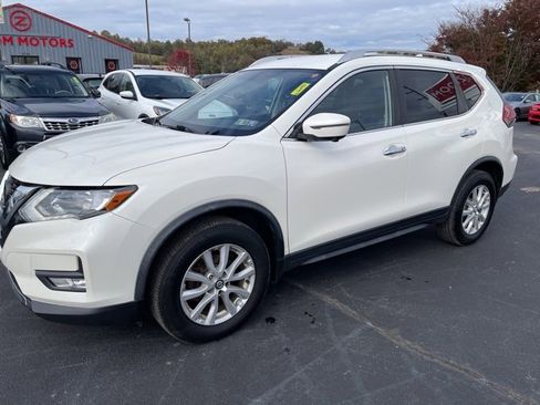 Used 2018 Nissan Rogue SV w/ Premium Package image 4