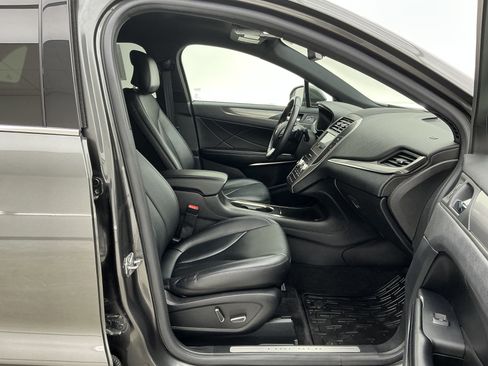 Used 2017 Lincoln MKC Premiere image 24