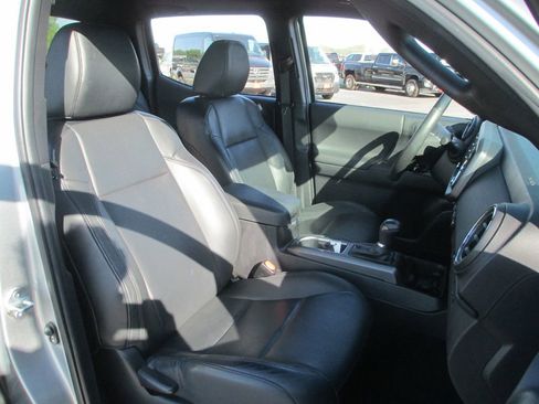 Used 2023 Toyota Tacoma TRD Off-Road w/ TRD Premium Off Road Package image 24