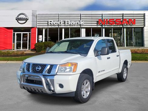 Used 2014 Nissan Titan 4x4 Crew Cab image 4