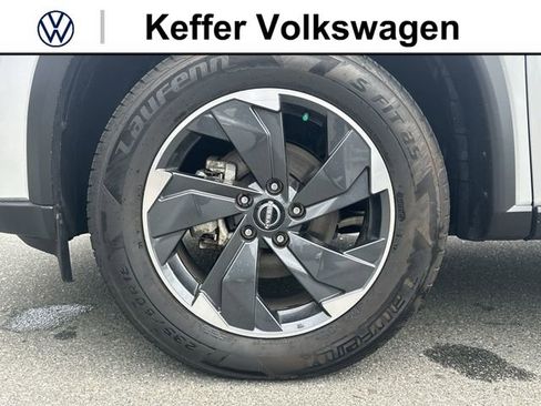 Used 2024 Nissan Rogue SV AWD/4WD image 11