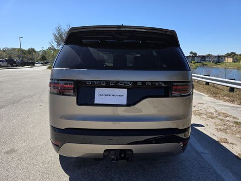 New 2026 Land Rover Discovery Dynamic SE image 6