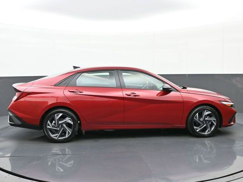 Certified 2025 Hyundai Elantra Sport image 3