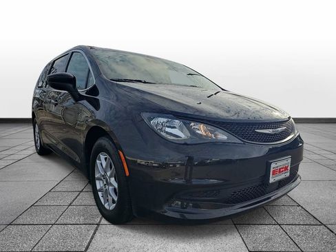 Used 2024 Chrysler Voyager LX FWD image 3
