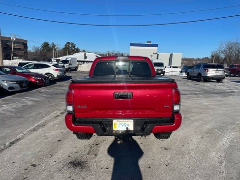 Used 2016 Toyota Tacoma Limited image 4