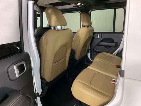 Used 2019 Jeep Wrangler Unlimited Sahara w/ Quick Order Package 24M Moab image 31