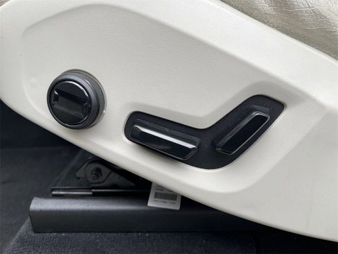 Used 2020 Volvo XC60 T5 Momentum image 13