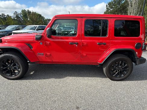 Used 2025 Jeep Wrangler Unlimited Sahara w/ Safety Group AWD/4WD image 11