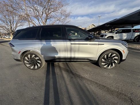 Used 2024 Lincoln Nautilus Reserve w/ Equipment Group 202A image 3