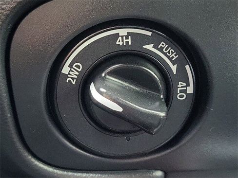 Certified 2025 Nissan Frontier PRO-4X image 26