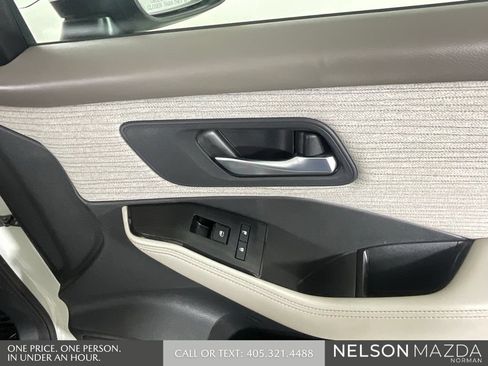 Used 2022 Nissan Rogue SV FWD image 21