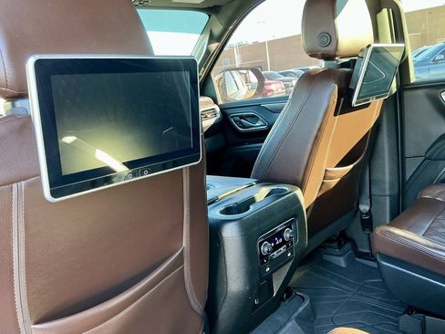 Used 2023 Chevrolet Suburban Z71 w/ Luxury Package image 30
