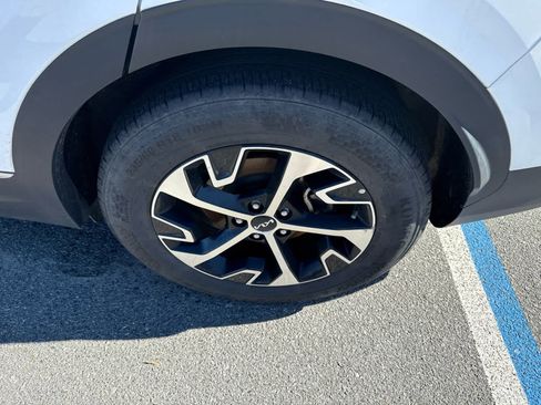 Used 2024 Kia Sportage EX image 5