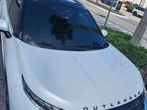 Used 2023 Mitsubishi Outlander SEL FWD image 3