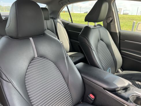Used 2019 Toyota Camry SE FWD image 35