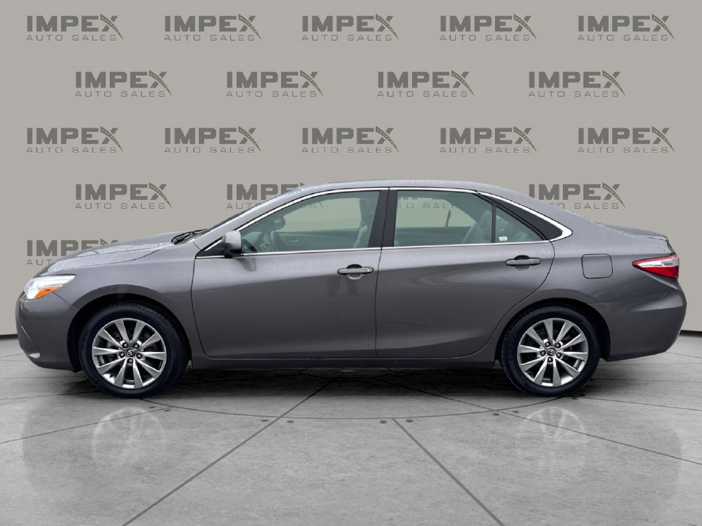Used 2017 Toyota Camry XLE w/ Moonroof Package FWD image 2