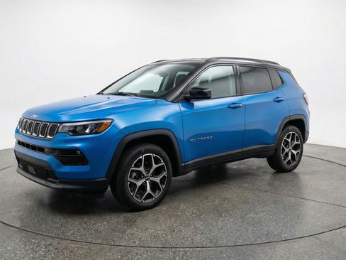 Used 2025 Jeep Compass Limited AWD/4WD image 3