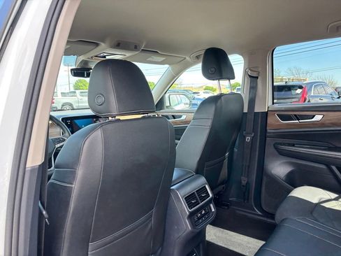 Used 2025 Volkswagen Atlas SE image 26