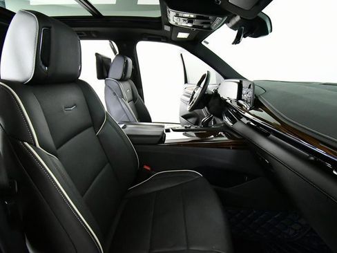 Used 2024 Cadillac Escalade ESV Premium Luxury w/ Performance Package image 14