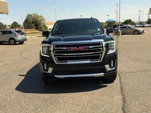 Used 2024 GMC Yukon SLT w/ SLT Premium Package image 3