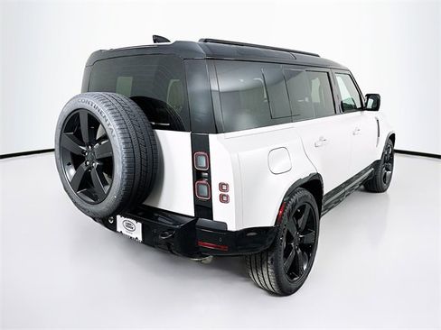 New 2026 Land Rover Defender 110 X-Dynamic SE image 5