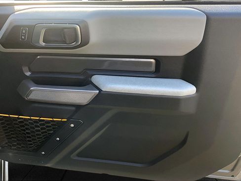 Used 2023 Ford Bronco Badlands image 19