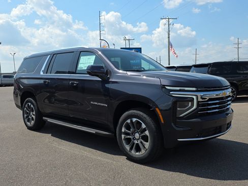 New 2026 Chevrolet Suburban LT w/ Advanced Technology Package AWD/4WD image 7