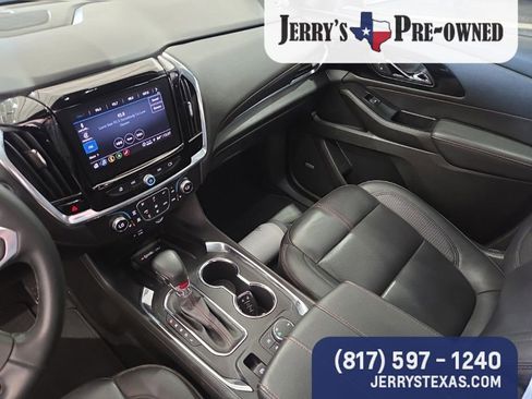 Used 2023 Chevrolet Traverse RS FWD image 11