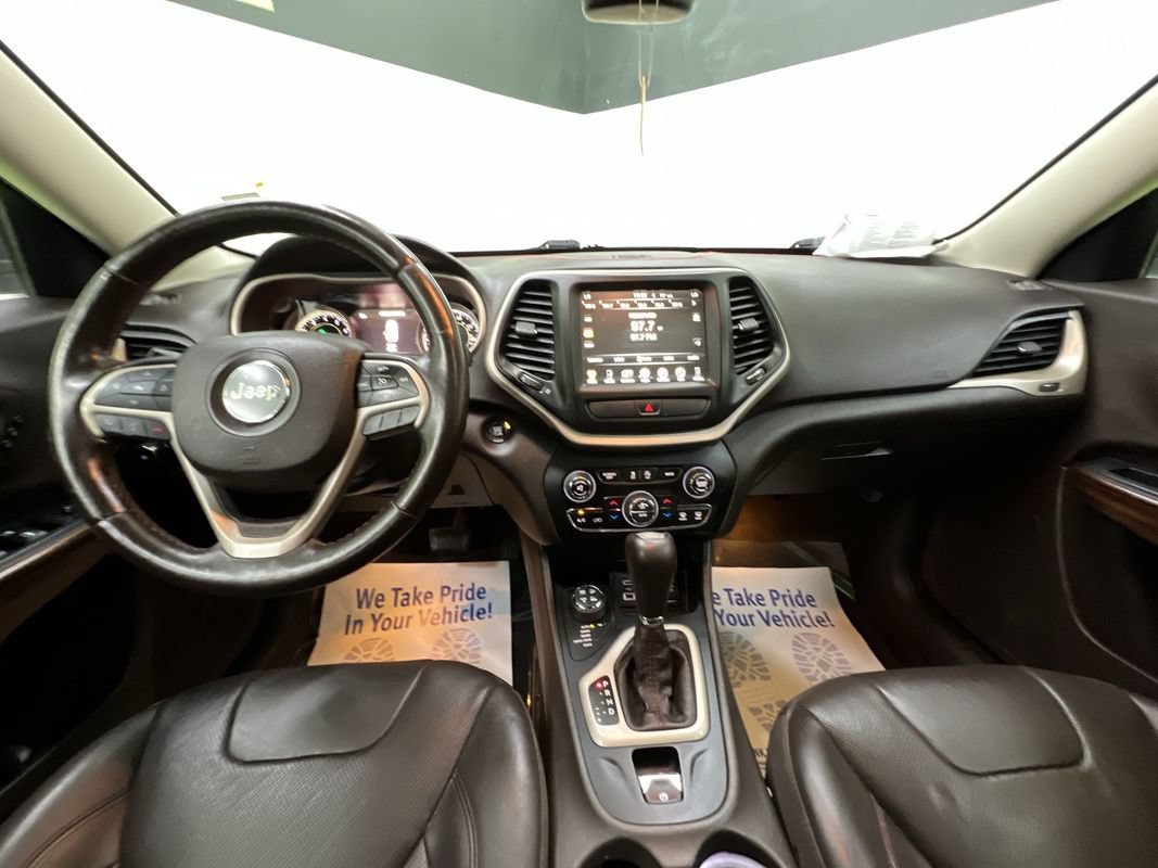 Used 2015 Jeep Cherokee Trailhawk w/ Comfort/Convenience Group AWD/4WD image 19