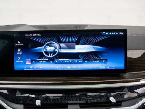 Used 2024 BMW X7 xDrive40i image 25