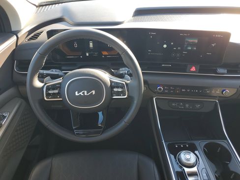 Certified 2025 Kia Carnival EX image 19