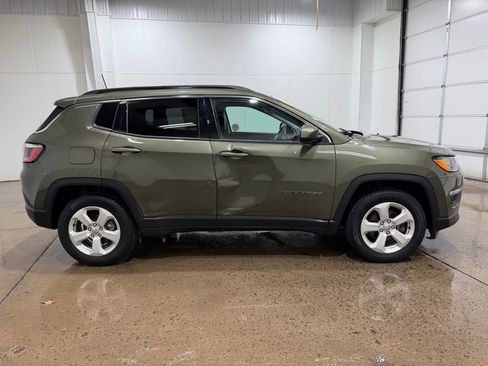 Used 2018 Jeep Compass Latitude w/ Popular Equipment Group FWD image 3