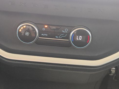 Used 2025 Ford Expedition Active image 20