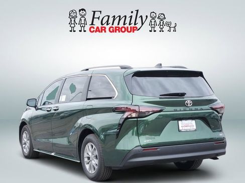 New 2026 Toyota Sienna XLE FWD image 3