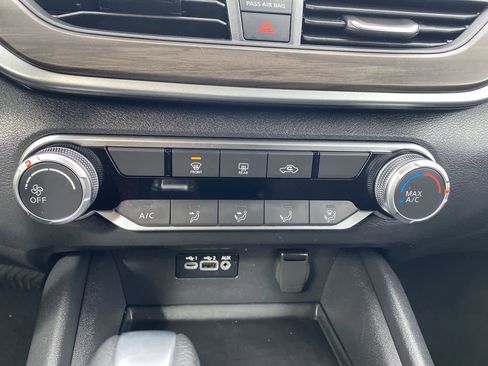 Used 2025 Nissan Altima 2.5 SV image 18