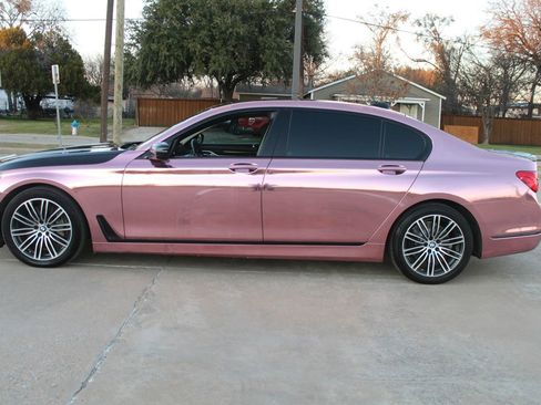 Used 2018 BMW 750i image 8