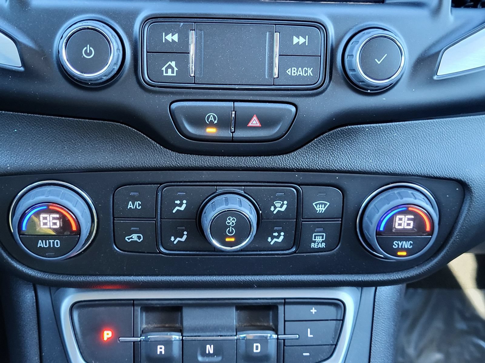 Used 2024 GMC Terrain SLT AWD/4WD image 21