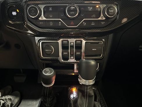 Used 2022 Jeep Wrangler Unlimited Sahara w/ LED Lighting Group AWD/4WD image 9