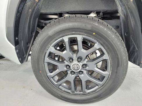 Used 2024 Toyota Tundra Platinum AWD/4WD image 12