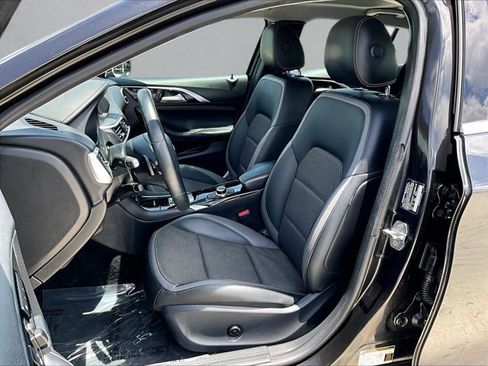 Used 2019 INFINITI QX30 FWD image 27