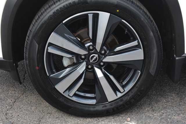 Used 2023 Nissan Rogue SL FWD image 10