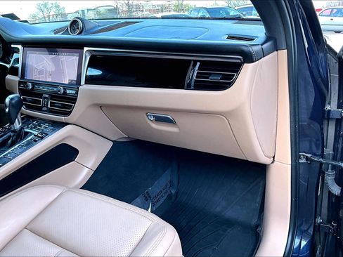 Used 2021 Porsche Macan image 14