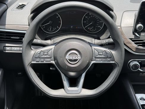 Used 2025 Nissan Altima 2.5 SV FWD image 16
