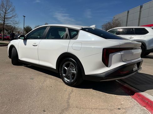 Used 2025 Kia K4 LXS image 8