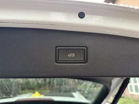 Used 2022 Volkswagen Tiguan SEL R-Line image 29