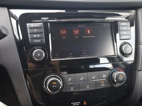 Used 2018 Nissan Rogue S FWD image 15