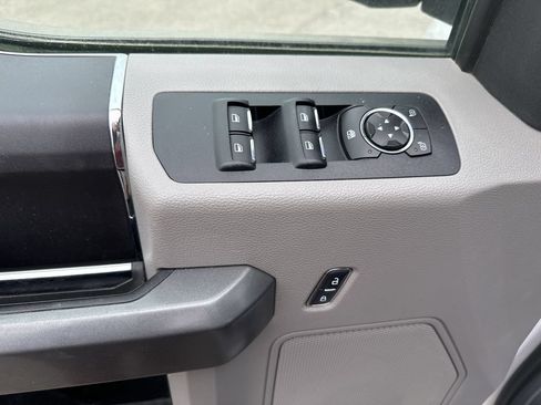 Used 2016 Ford F150 XLT AWD/4WD image 7
